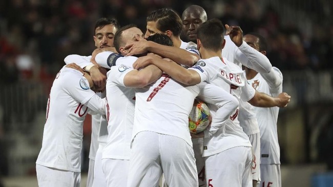 UEFA dilaporkan meminta Rp5 Triliun dari klub dan liga anggota jika ingin Piala Eropa 2020 digeser tahun depan.