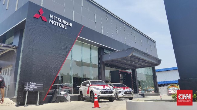 Mitsubishi Motors Krama Yudha Sales Indonesia (MMKSI) meresmikan dealer ke-145 di kawasan Jalan Lenteng Agung, Jagkarsa, Jakarta Selatan, pada Senin (18/11).