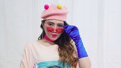 Bikin Kantong Kering, Tengok 7 Koleksi Kacamata Mewah Via Vallen