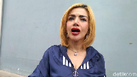 <div><strong>Kumalasari</strong></div><div> </div>Selebriti fenomenal yang satu ini belum lama melakukan sulam bibir. Tapi, prosedur sulam bibir malah membuat bibirnya terlihat bengkak. <br /><br />Kumalasari sempat ragu untuk melakukan sulam bibir. Baginya, ini adalah prosedur yang menakutkan. (Foto: Pingkan A)