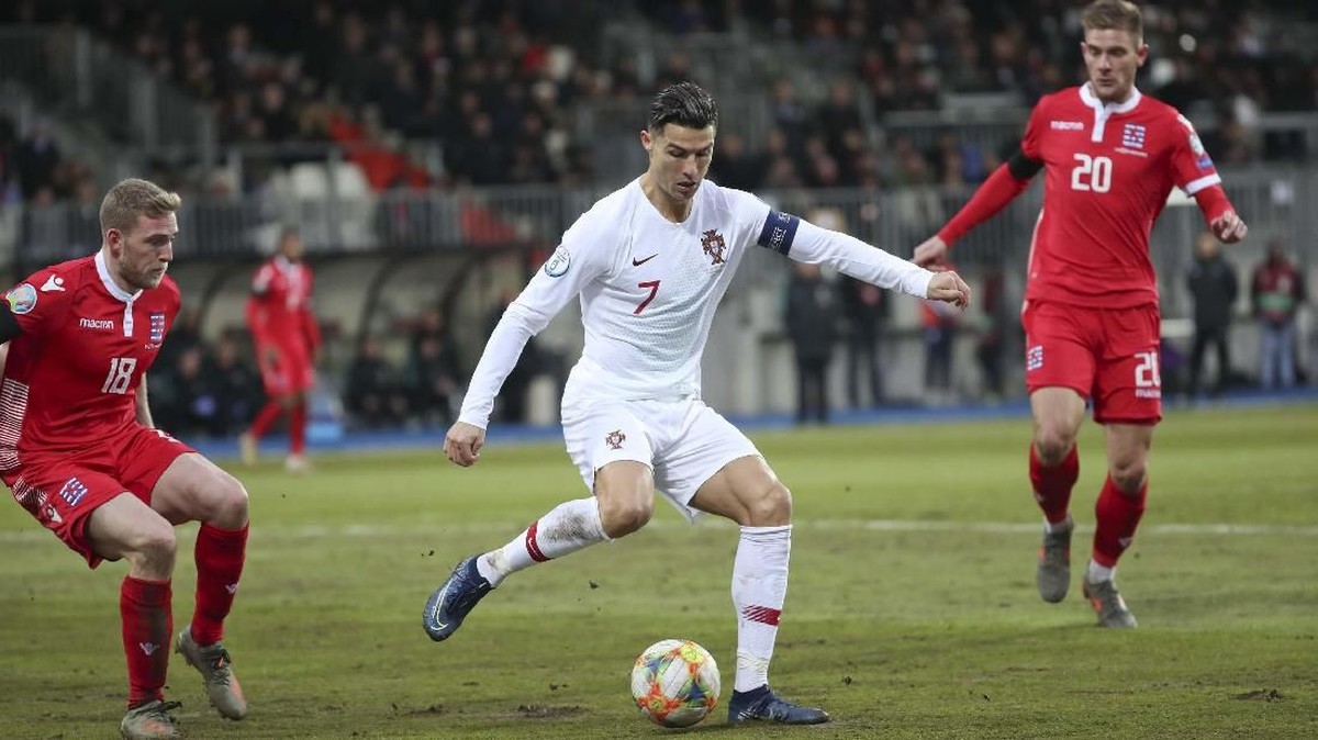 FOTO: Ronaldo Bawa Portugal ke Piala Eropa 2020