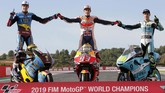 FOTO: Tiga Juara Dunia Berpose di MotoGP Valencia Tiga juara dunia Grand Prix 2019 Marc Marquez, Alex Marquez, dan Lorenzo Dalla Porta melakukan sesi foto jelang MotoGP Valencia 2019.