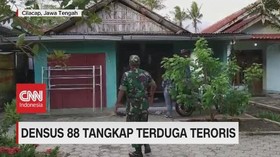 VIDEO: Pria Terduga Teroris Ditangkap Densus 88 di Cilacap