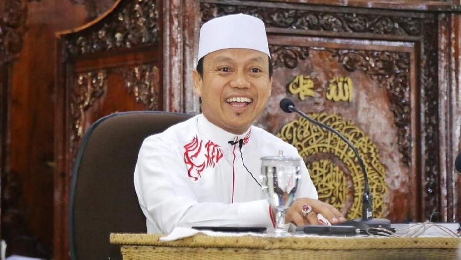 Video ceramah Ustaz Das'ad Latif yang berjudul 'Panitia Hari Kiamat' menjadi viral di media sosial&period; Sang ustaz diketahui berasal dari Sulawesi Selatan&period;