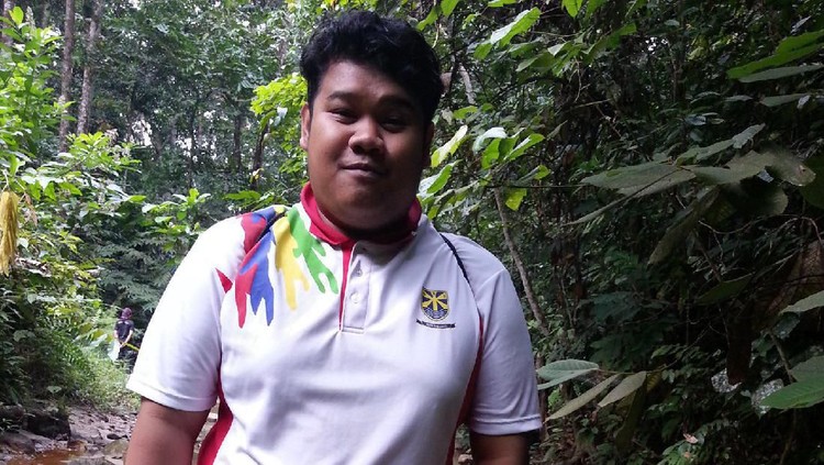 Seorang pria asal Malaysia menerapkan pola diet yang tidak biasa. Demi menurunkan berat badan, ia minum 7 liter air putih dalam sehari.