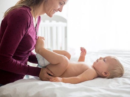 7 Langkah Memandikan Bayi yang Belum Lepas Tali Pusatnya