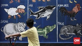 FOTO: Belajar Lewat Mural Sarat Edukasi di Pademangan Timur