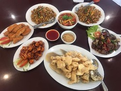 Menjajal Nikmatnya Bakmi Legenda dengan Cumi Kering Saus Singapura