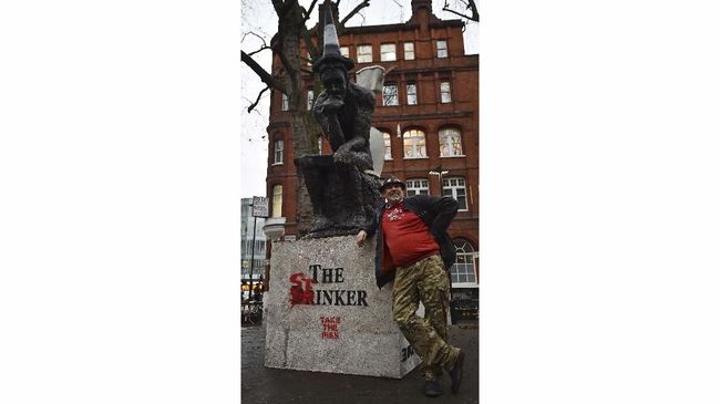 Patung itu lalu diklaim sebagai milik Andy Link yang mengaku membawa pulang patung tersebut pada 2004 setelah Banksy meninggalkannya begitu saja di London.
