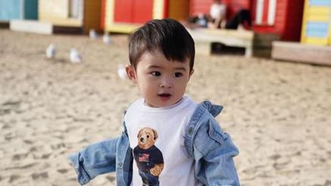 Kerennya 7 OOTD Anak Sandra Dewi, Raphael Moeis Sudah Modis dari Kecil - 6