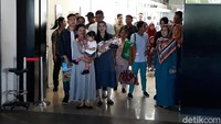 <p>Tubuh Selvi sudah terlihat fit setelah melahirkan. Meski sebelumnya dia dipapah menggunakan kursi roda hingga pintu depan rumah sakit.(Foto: Bayu Ardi Isnanto/detikcom)</p>