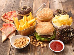 Jangan Sering Konsumsi 5 Makanan Enak Ini Karena Bikin Cepat Tua
