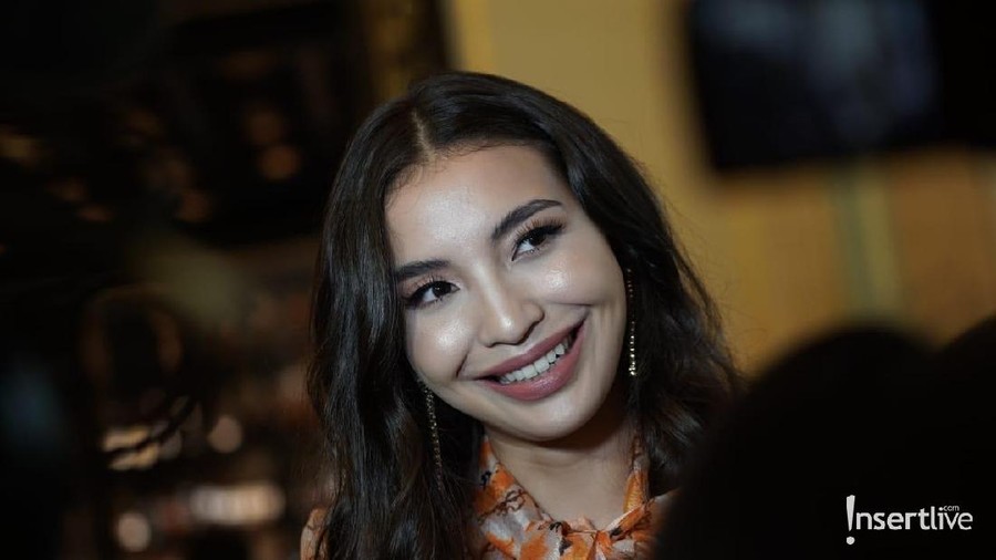 Manohara mengaku sudah lama mengaanut agama Kristen.