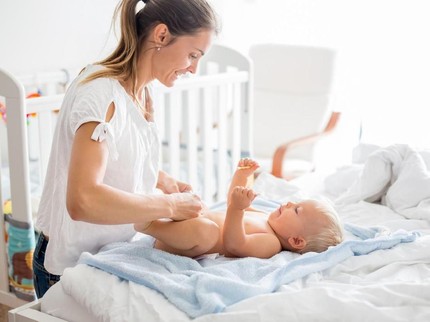 Cara Tepat Bersihkan Alat Kelamin Bayi agar Tidak Infeksi