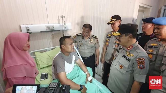 Enam korban bom di Mapolrestabes Medan masih dirawat di RS Bhayangkara, sementara jenazah terduga pembom belum diambil oleh keluarganya.