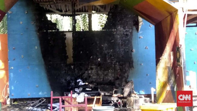 Penyerangan kembali terjadi di Kampus Universitas Muslim Indonesia Makassar pada hari ini, Senin (18/11). Ratusan orang merusak dan membakar sejumlah fasilitas.