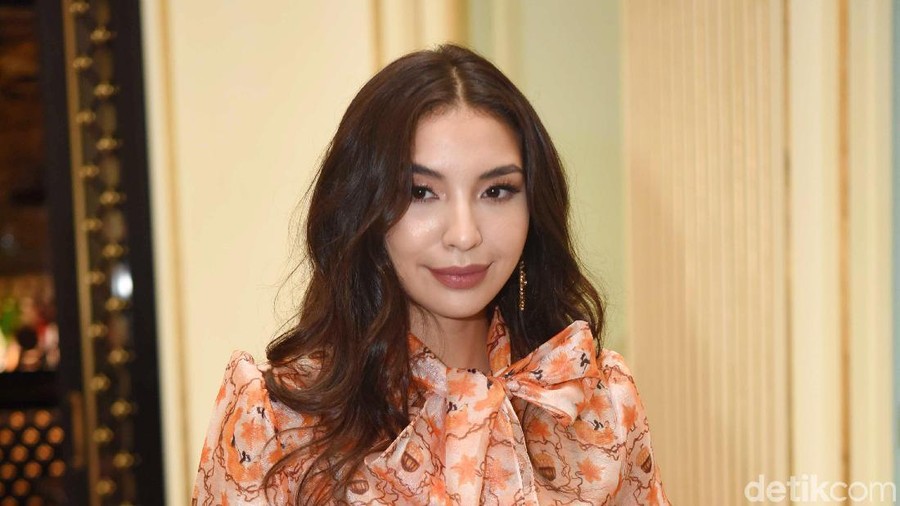 Berita terpopuler hari Rabu (26/2) tentang posisi seks favorit hingga isu Manohara pindah agama. 