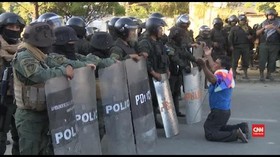 VIDEO: Aksi Pendukung Morales Berujung Bentrok dengan Polisi