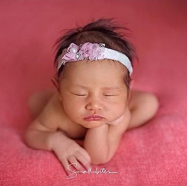 7 Potret Cantik dan Menggemaskan Putri Kartika Putri dan Habib Usman