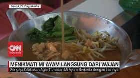 VIDEO: Menikmati Mi Ayam Langsung dari Wajan