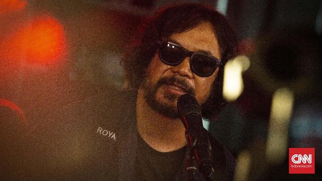 Sir Dandy berharap folk di Indonesia dapat berkembang sehingga bisa membawa keseimbangan dalam industri musik dalam negeri.