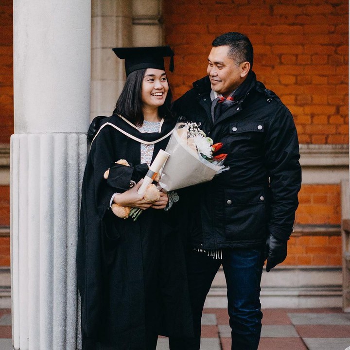 <p>Farah adalah putri Direktur Tindak Pidana Tertentu Bareskrim Polri Brigjen Pol Muhammad Fadil Imran. Harta kekayaan Farah dilaporkan sekitar Rp17 miliar. (Foto: Instagram @farahputerinahlia)</p>