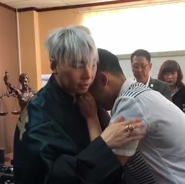 Orang Tua Pengelola Hikmah Kehidupan Bersujud di Hadapan Roy Kiyoshi