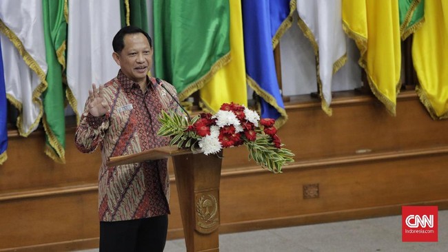 Mendagri Tito Karnavian saat pemberian penghargaan Swasti Saba Kab/Kota Sehat 2019, di Kementerian Dalam Negeri. Jakarta, Selasa, 19 November 2019. CNNIndonesia/Adhi Wicaksono.