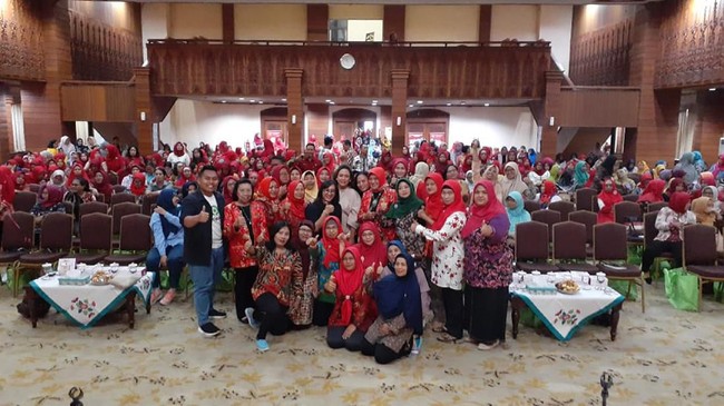 Gojek menyelenggarakan rangkaian pelatihan dan membuka akses usaha kuliner bagi para perempuan anggota PKK seluruh kecamatan di Semarang melalui GoFood.