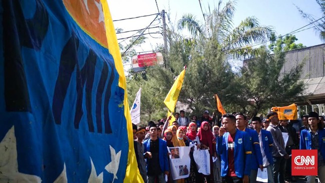 Dosen filsafat IAIN Madura Eko Ariwidodo menganggap PMII bukan bagian dari intra kampus sehingga tak berhak berkegiatan di dalam kampus.