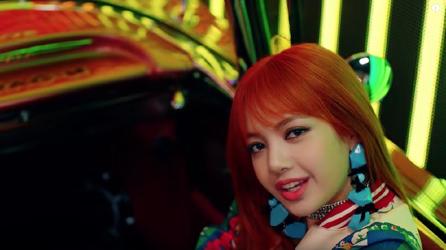 Isyaratkan Proyek Solo, Lisa BLACKPINK Pamer Masuk Studio Salah satu personel girl band BLACKPINK, Lisa, mengunggah foto studio lewat story Instagram setelah mengisyaratkan proyek solo beberapa waktu lalu.