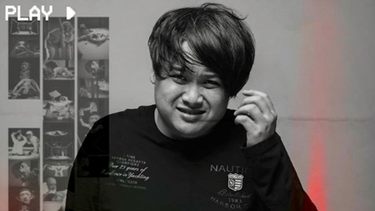 Tangis keluarga pecah saat mengantar Cecep Reza ke tempat peristirahatan terakhirnya.