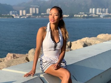 6 Gaya Seksi nan Elegan Shanty Paredes di Hongkong