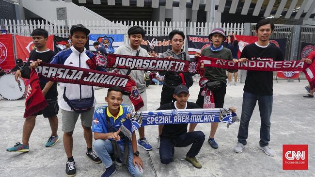 Suporter Indonesia Diminta Lebih Waspada di Luar Stadion Suporter Tim Merah Putih yang akan menyaksikan pertandingan Malaysia vs Indonesia diminta waspada saat berada di luar Stadion Bukit Jalil, Selasa (19/11).