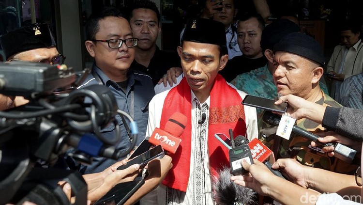 Masih soal perceraian Ustaz Abdul Somad (UAS), Bun. Baru-baru ini UAS mengunggah sesuatu di Instagramnya.