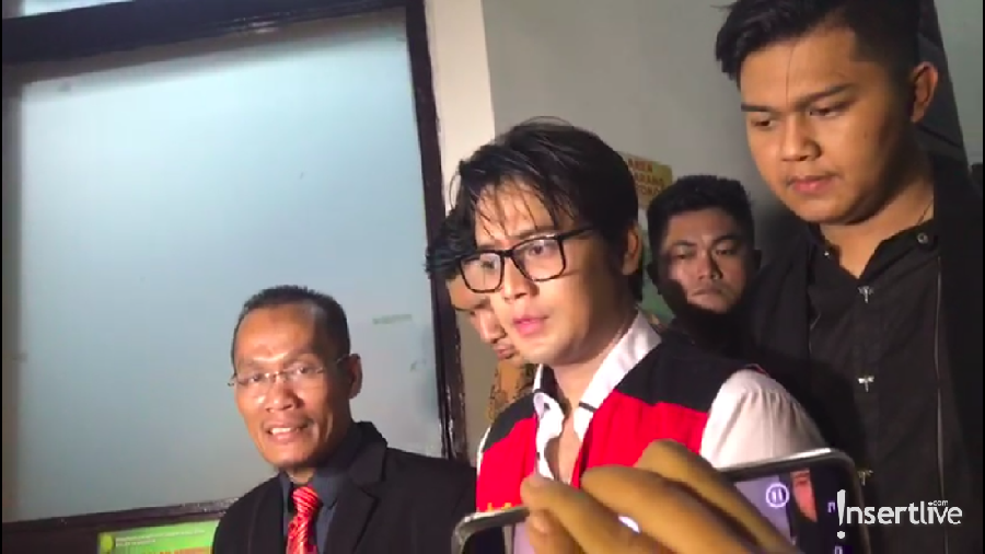 Dituntut 10 Bulan Penjara, Kriss Hatta Ungkit Kasus Jefri Nichol Tanggapan Kriss Hatta soal tuntutan 10 bulan penjara.