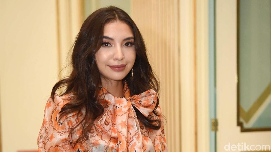 Manohara Odelia Pinot akhirnya mengklarifikasi soal keyakinannya yang belakangan santer disebut sudah keluar islam.