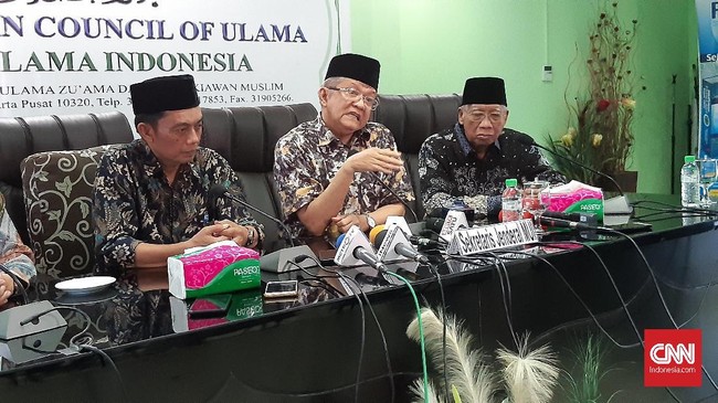 Sekjen MUI Anwar Abbas menyatakan, merujuk Fatwa Nomor 14/2020, maka salat Id ditiadakan jika situasi pandemi wabah virus corona masih tak terkendali.