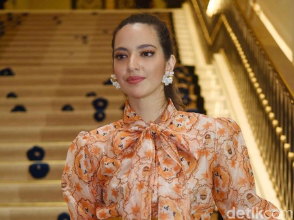 Cantik Pakai Gaun Karya Didit Prabowo, Nia Ramadhani Beri Pujian Selangit