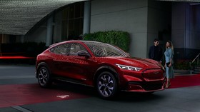 Zaman Berubah, Muscle Car Amerika Berubah Jadi Mobil Listrik