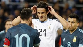 Cavani Ikuti Jejak Emas Ibra atau Terpuruk Seperti Falcao