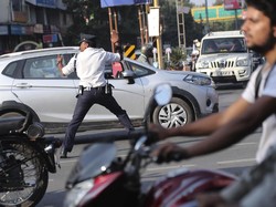 Video Cara Polisi Mumbai Bikin Kapok Orang yang Hobi Klakson
