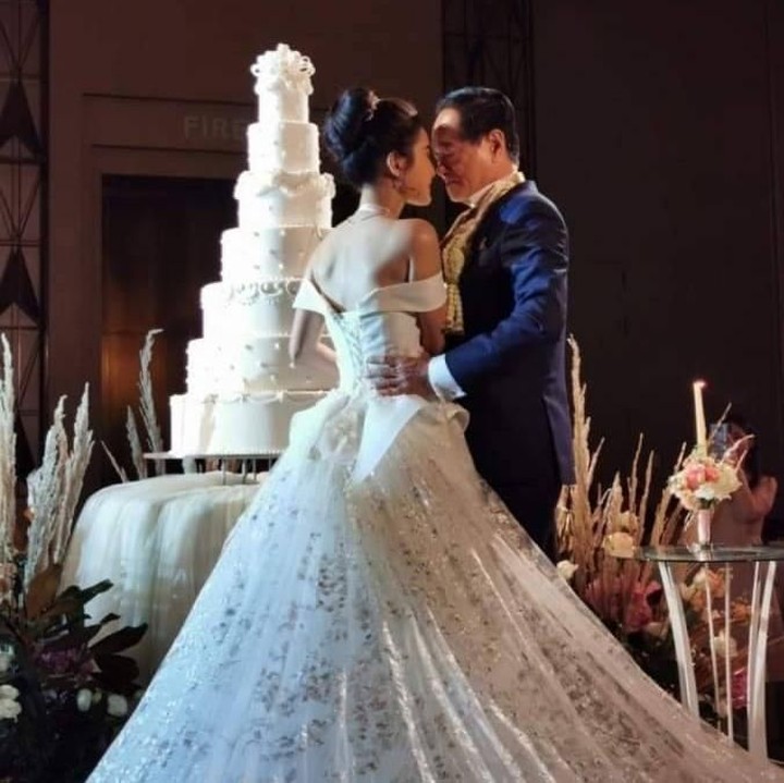 <p>Mempelai pria bilang, di mana pun dia berada, pada akhirnya akan kembali lagi ke pelukan sang istri. (Foto: Facebook @teambigkren)</p>
