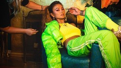 Momen Agnez Mo Foto Cover Lagu Nanana, Seksi Banget!