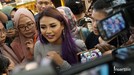 Warna rambut ungu Aurel Hermansyah menjadi sorotan saat memberi kejutan ulang tahun Atta Halilintar&period;