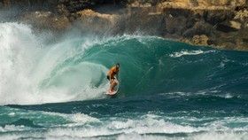 Watu Karung, Pantai Surfing Berombak Ekstrem di Pacitan
