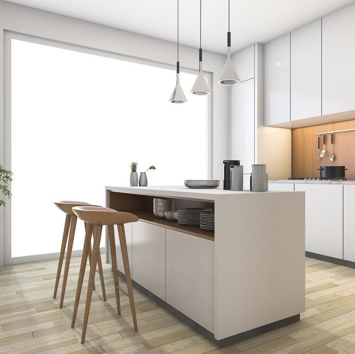 <p>Konsep interior minimalis mengandalkan kekuatan cahaya dan lampu. Seperti pada dapur ini di mana lampu kabinet memberikan sentuhan hangat pada ruangan. (Foto: iStock)</p>