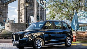 Taksi Retro London Diproduksi di Thailand