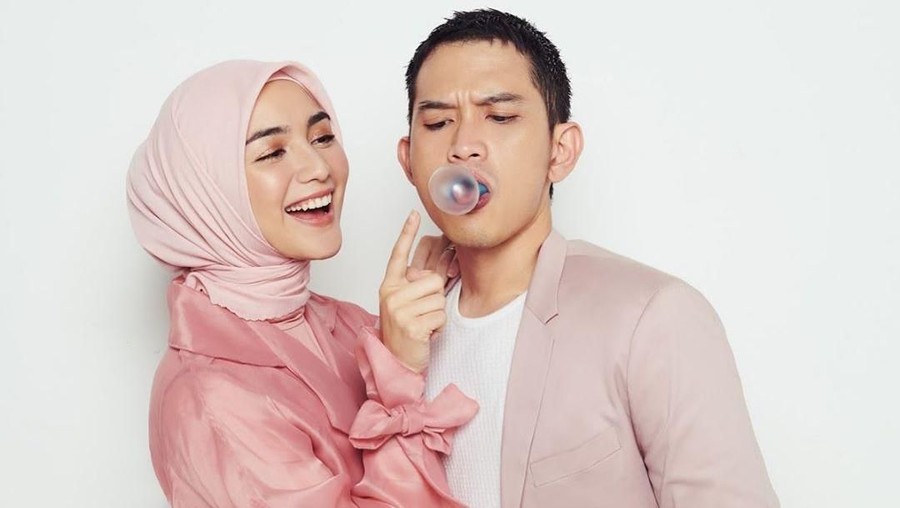 Sama-sama Pernah Batal Menikah Ini dia perjalanan cinta Citra Kirana dan Rezky Aditya.
