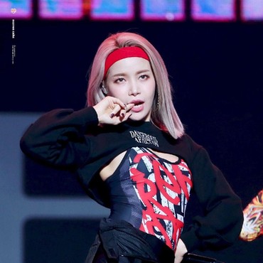 6 Gaya Seksi Solar MAMAMOO yang Kontroversial